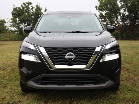 Used 2023 Nissan Rogue SV w/ SV Premium B Package FWD image 3