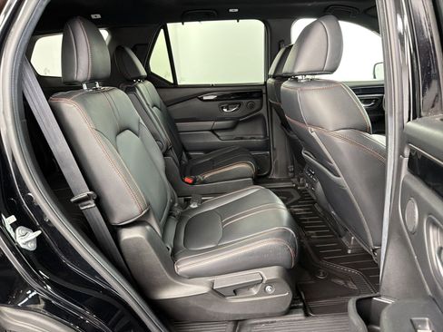 Certified 2025 Honda Pilot TrailSport image 28