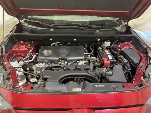 Used 2021 Toyota RAV4 LE AWD/4WD image 24