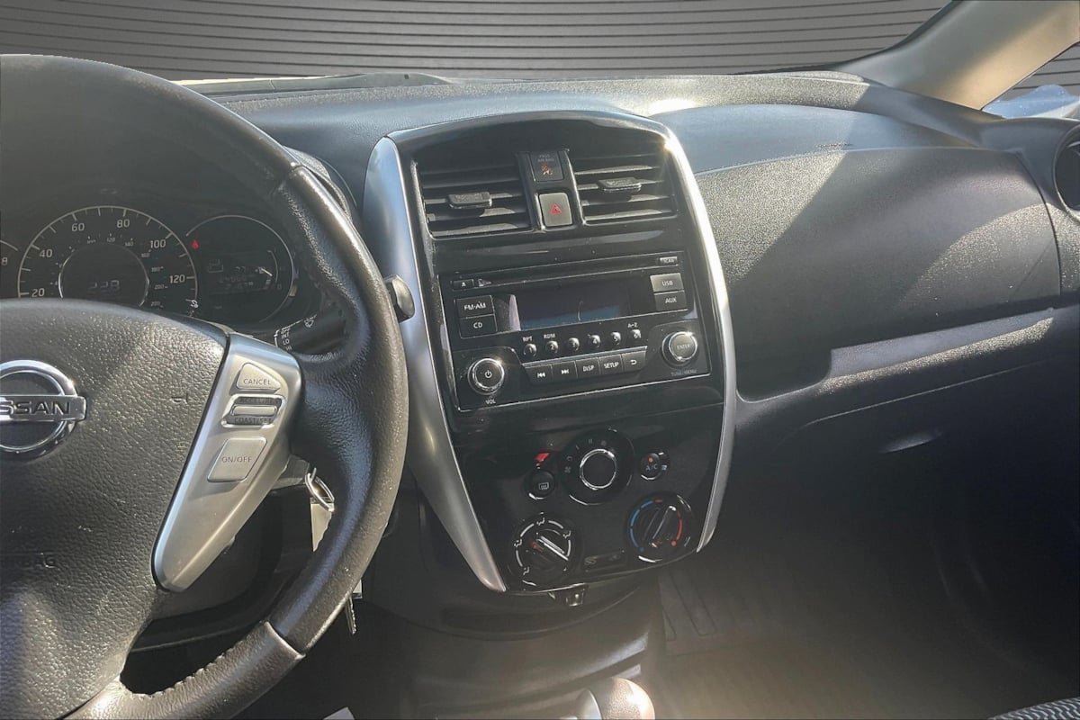 Used 2015 Nissan Versa Note SV FWD image 9