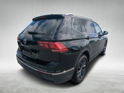 Used 2024 Volkswagen Tiguan SE image 3