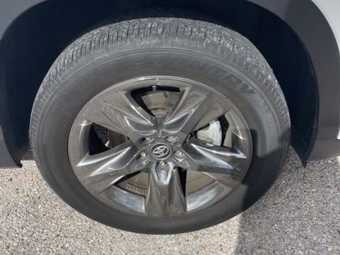 Used 2018 Toyota Highlander Limited Platinum image 7