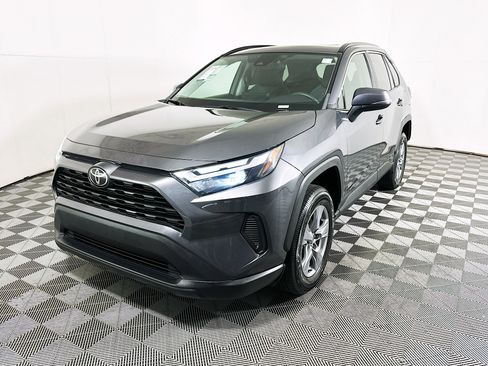 Used 2022 Toyota RAV4 XLE w/ Convenience Package image 7