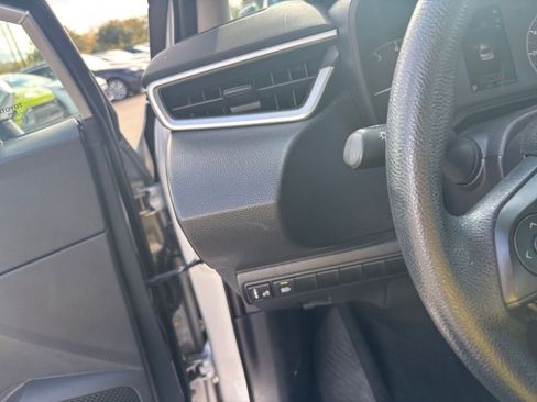 Used 2025 Toyota Corolla LE image 32