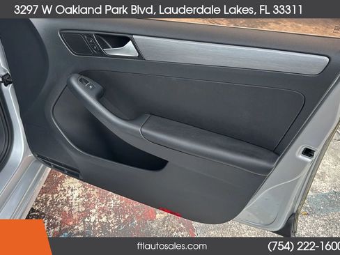 Used 2014 Volkswagen Jetta SEL FWD image 30