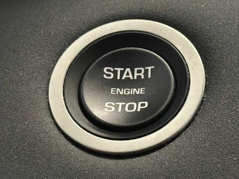 Used 2025 Land Rover Range Rover Evoque S AWD/4WD image 17