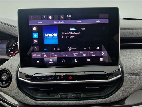 Used 2024 Jeep Compass Latitude image 18