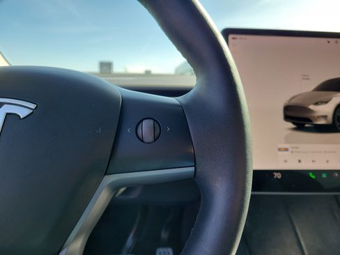 Used 2022 Tesla Model Y Performance image 22