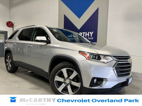 Used 2020 Chevrolet Traverse LT w/ LT Premium Package AWD/4WD image 1