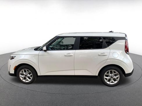 Used 2025 Kia Soul LX w/ LX Technology Package image 4