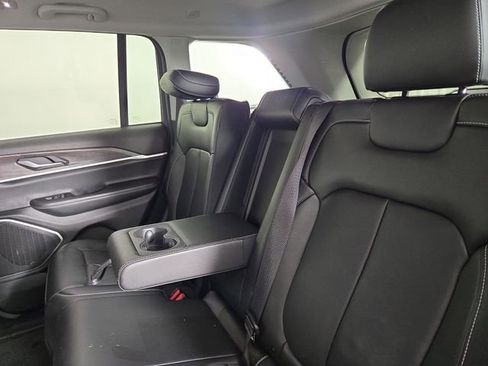 Used 2022 Jeep Grand Cherokee Limited image 16