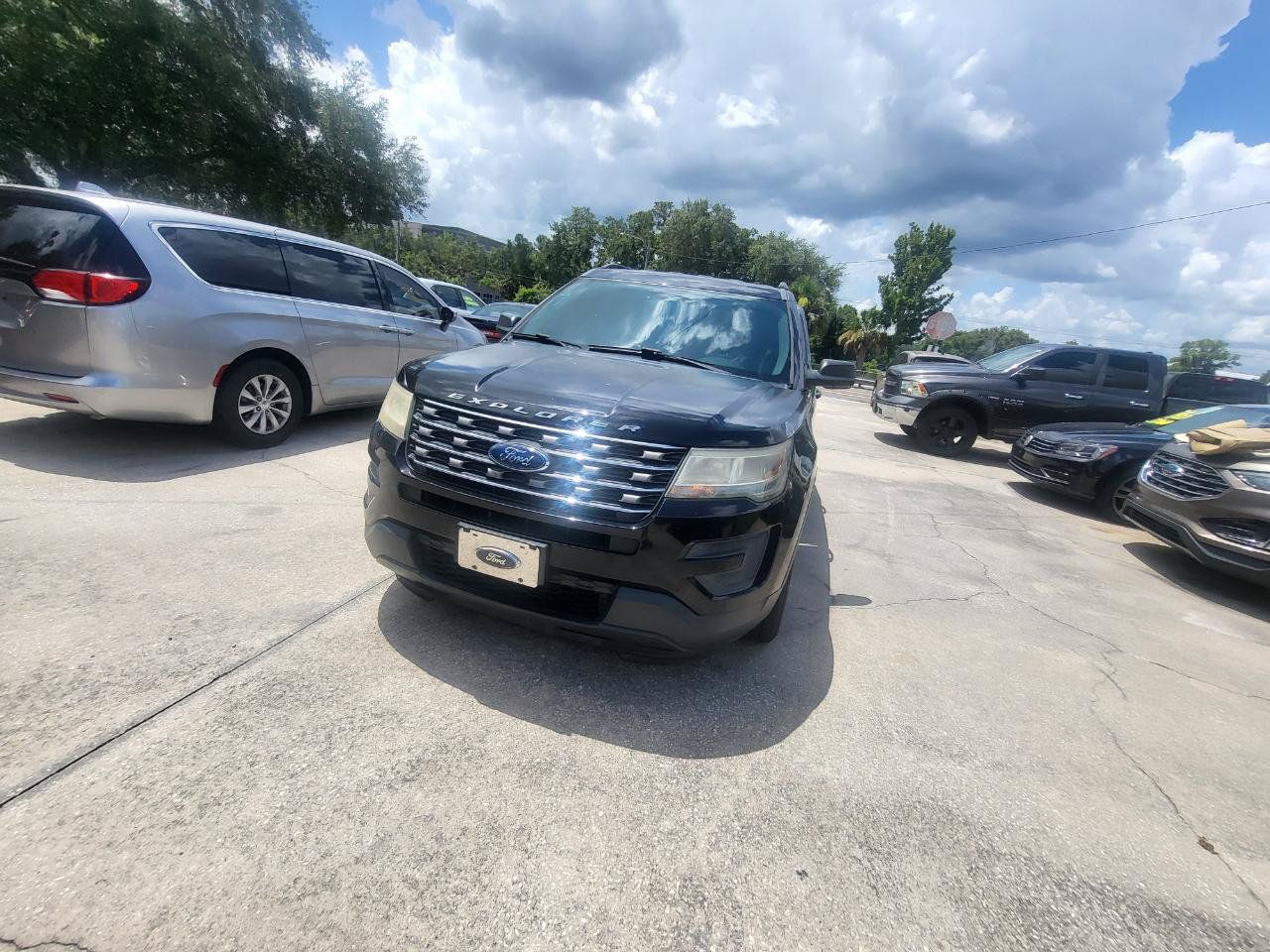 Used 2017 Ford Explorer FWD image 3