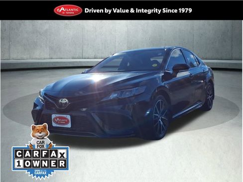 Used 2023 Toyota Camry SE image 1