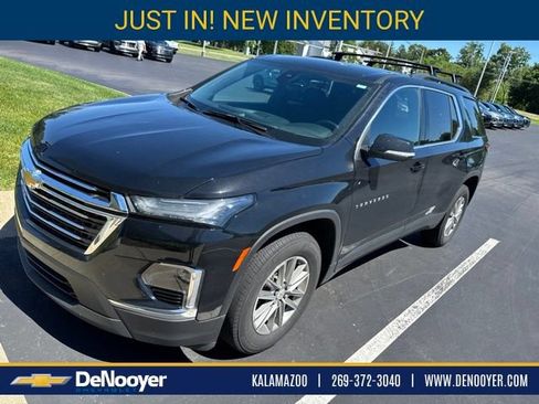 Used 2023 Chevrolet Traverse LT w/ Rear Camera Mirror Package AWD/4WD image 1
