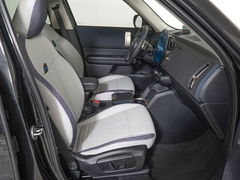 Used 2025 MINI Cooper Countryman S w/ Comfort Package Max image 9