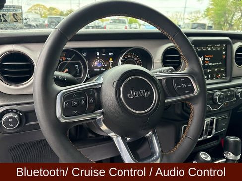 Used 2023 Jeep Gladiator Overland AWD/4WD image 5