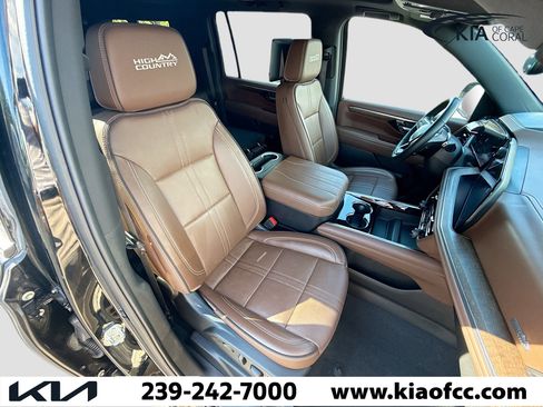 Used 2025 Chevrolet Suburban High Country AWD/4WD image 14