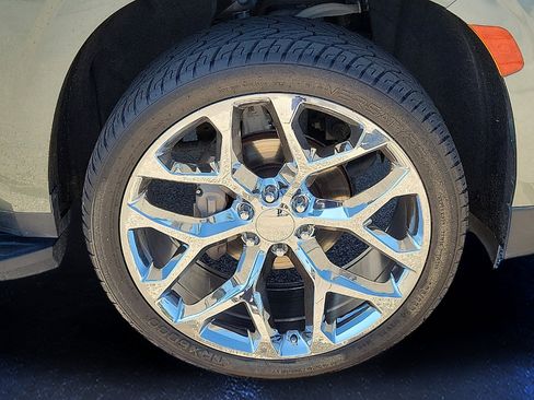 Used 2024 Chevrolet Tahoe LT RWD image 7