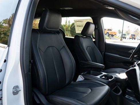 New 2026 Chrysler Voyager LX FWD image 23