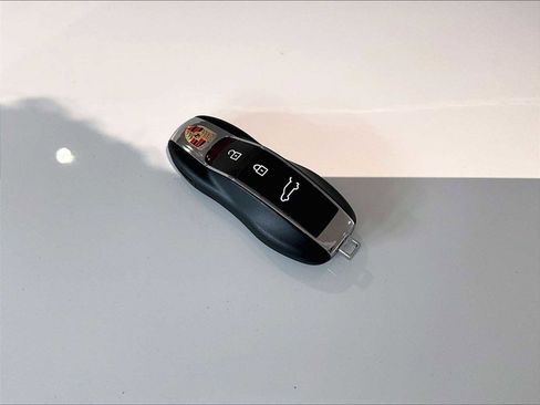 New 2026 Porsche Macan image 21