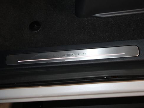 New 2026 Lincoln Navigator Reserve AWD/4WD image 6