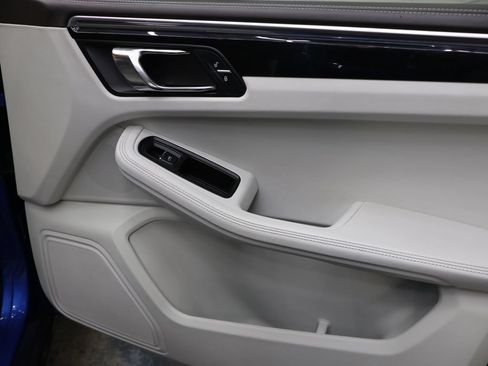 Used 2016 Porsche Macan S w/ Infotainment Package AWD/4WD image 12