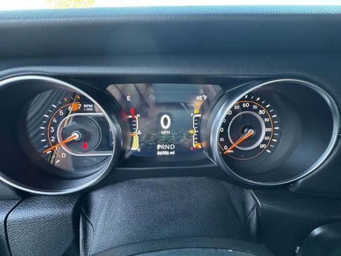 Used 2020 Jeep Wrangler Unlimited Sahara image 18