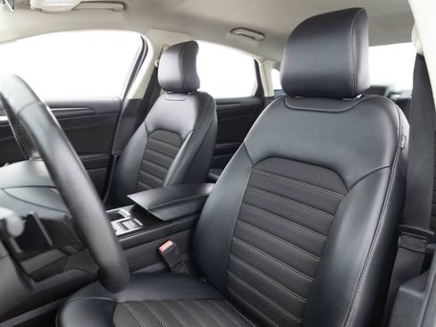 Used 2018 Ford Fusion SE w/ Equipment Group 201A FWD image 22