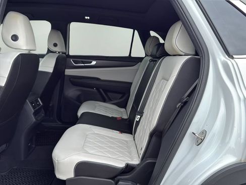 Used 2024 Volkswagen Atlas Cross Sport SEL Premium R-Line AWD/4WD image 12