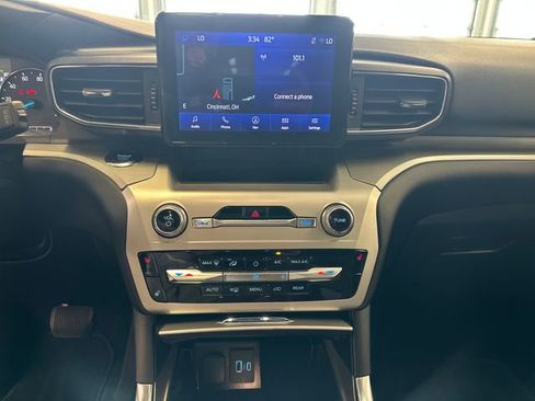 Used 2022 Ford Explorer XLT w/ Equipment Group 202A AWD/4WD image 3