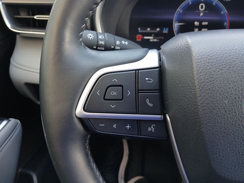 Used 2023 Toyota Highlander Limited AWD/4WD image 11