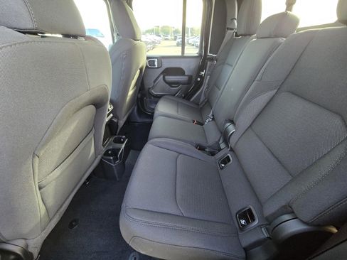 Used 2023 Jeep Gladiator Sport image 10