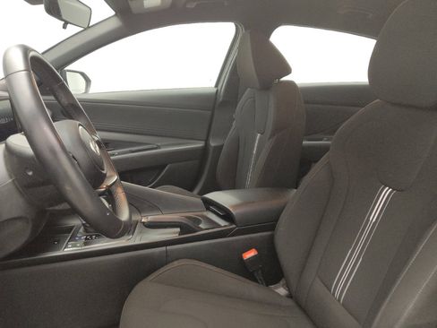 Used 2025 Hyundai Elantra Sport FWD image 17