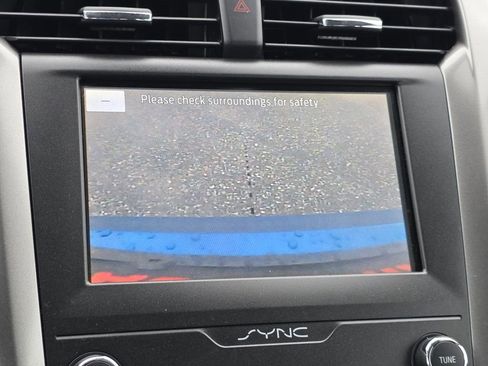 Used 2020 Ford Fusion SE FWD image 14