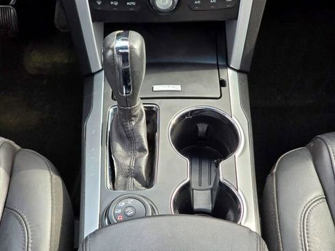 Used 2015 Ford Explorer XLT w/ Equipment Group 202B AWD/4WD image 21