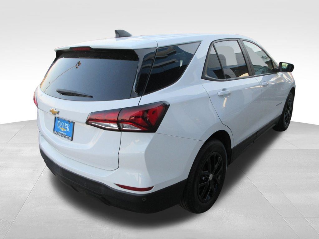 Used 2024 Chevrolet Equinox LS w/ LS Convenience Package FWD image 5