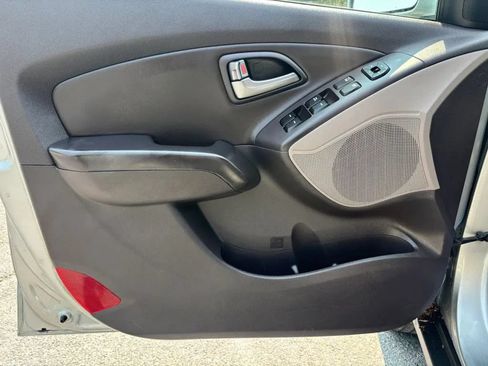Used 2015 Hyundai Tucson SE AWD/4WD image 12