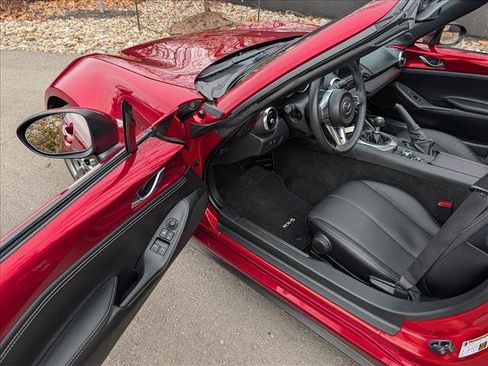 Used 2021 MAZDA MX-5 Miata RF Grand Touring image 28