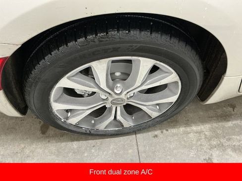 Used 2017 Chrysler Pacifica Limited w/ UConnect Theater Package image 14