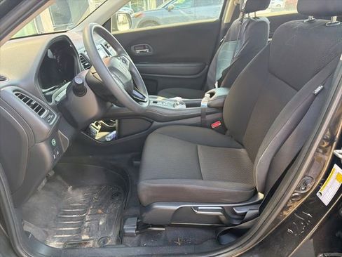 Used 2018 Honda HR-V LX image 3