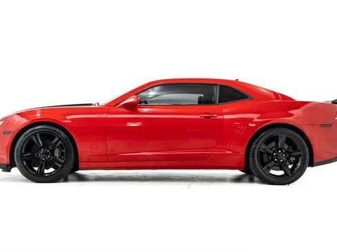 Used 2015 Chevrolet Camaro SS w/ LPO, Black Appearance Package RWD image 9