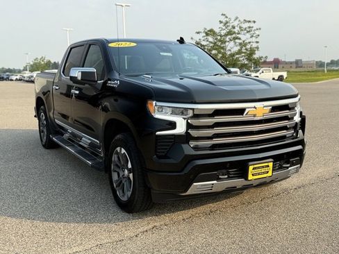 Used 2022 Chevrolet Silverado 1500 High Country w/ Technology Package image 3