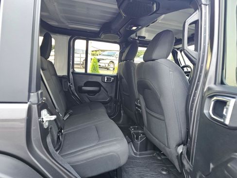 Used 2018 Jeep Wrangler Unlimited Sport S AWD/4WD image 14