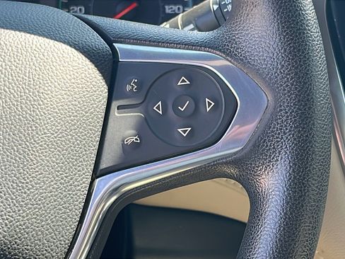 Used 2022 Chevrolet Traverse LS FWD image 18