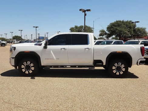 Used 2024 GMC Sierra 2500 Denali w/ Technology Package AWD/4WD image 2