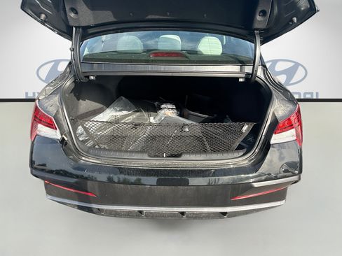 New 2026 Hyundai Elantra Limited FWD image 18
