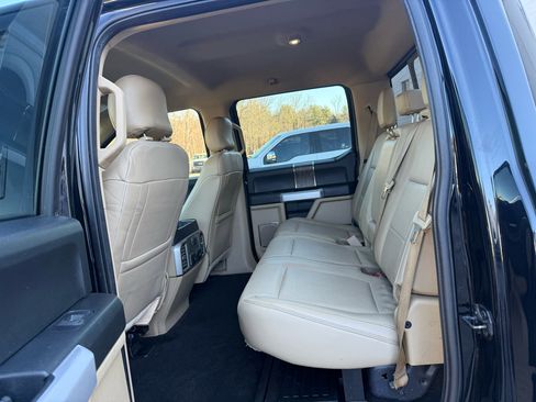 Used 2017 Ford F250 Lariat w/ Chrome Package image 21