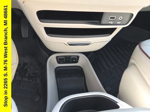 Used 2020 Chrysler Pacifica Limited FWD image 27