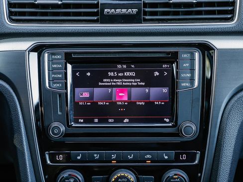 Used 2018 Volkswagen Passat 2.0T R-Line image 12