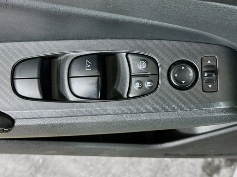 Used 2024 Nissan Altima 2.5 SV FWD image 15